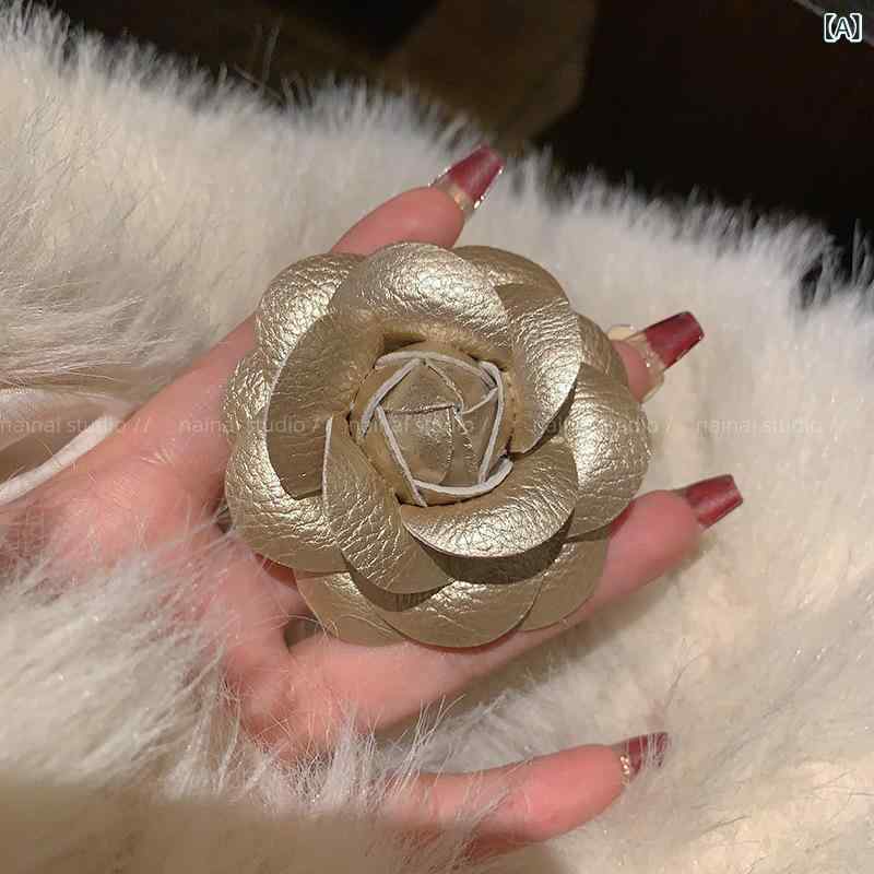リバーパディのブローチ 女性用 革製 クラシック かわいい 復古 フレンチスタイル 高級感 アクセサリー 胸花 ピン 装飾 花モチーフ 軽量 普段使い シルバー系 ゴールド系 通年｜アングル2