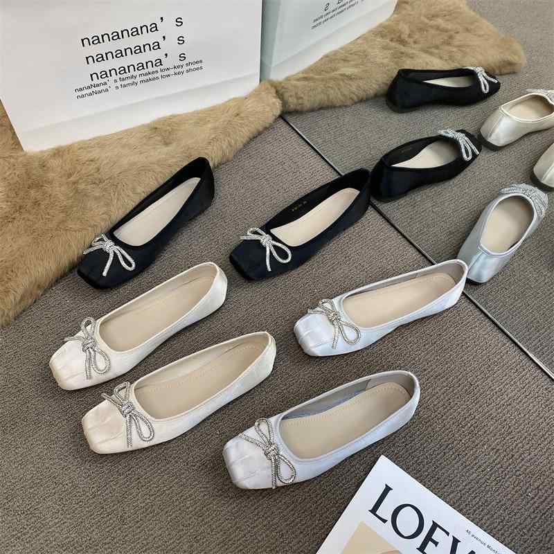 女性用 バレエシューズ フラットシューズ フランス風 スクエアトゥ リボン ラインストーン 装飾 ローカット サテン素材 春秋 日常使い 軽量 快適