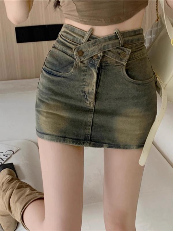 デニム スカート 女性用 ビッグサイズ 高腰 Aライン 包みスカート ヒップライン 強調 ミニ丈 短め スタイル 切り替え デザイン 軽量 伸縮性 デニム素材 コットン 混 ハイウエスト フレア シルエット ルーズフィット 普段使い 通勤 コーデ 秋冬