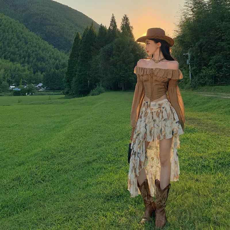 レディース オフショルダー 長袖 ブラウス フリル 短め丈 セクシー スタイル トップス アシンメトリー 小花柄 ミディ スカート セット 軽量 素材 伸縮性 普段使い・・袖丈: 長袖・ネックライン: 一文字領・袖型: ラッパ袖・柄: 無地・開き: プルオーバー・主な素材: ポリエステル100%・サイズ展開: S.M.L.XL・カラー展開: ベージュ.ブラック