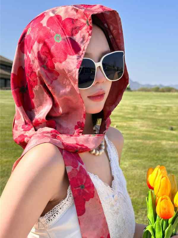 ヘッドスカーフ 女性用 日焼け防止 フード付き リバーシブル ツートンカラー 田園風 夏 アウトドア 日よけ 包頭スカーフ 帽子 スカーフ 一体型 UVカット 軽量 伸縮性 吸湿速乾 コットン混 ハイネック ビッグシルエット パステルカラー 春夏・スタイル: カジュアル・柄: 花柄・帽頂: 丸頂・対象: 女性・シーン: 外出・年齢層: 15-39歳・タイプ: 包頭帽.頭巾帽・主な素材: ポリエステル繊維・サイズ展開: フリーサイズ・カラー展開: 百花争艶.波点薔薇.春意盧珊.風信子.紅花杜鵑.鏡花窓.青色秘境.青色妖姫.緑野仙蹟.曼陀羅.魔法ガーデン.熱情薔薇.水墨牡丹.素描花朵.童趣蝶.落書き数字.万華鏡.幽紫密語.紫星海棠.醉意燕尾.粉玫芍薬.橘紅小花.橘四葉花.紫色牽牛.早春月季.彩荷蓮蓮.粉緑花朵.富貴紫花.金海棠.可愛彩花.ロマンチック薔薇.織錦紫韻