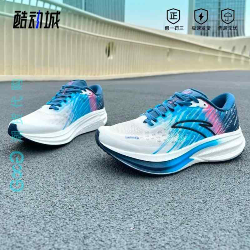 メンズ ランニングシューズ 春夏 窒素技術 衝撃吸収 反発力 軽量 防滑 グリップ ジョギング トレーニング アウトドア ランニング クッション 耐久性 快適 フィットネス