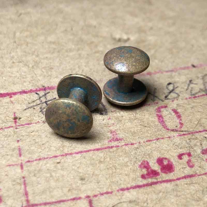 カメラストラップ レトロ 望遠鏡用 首掛け紐 黄銅 スタッズ 両頭一体型 工字 アーチ面 DIY バックル ヴィンテージ アクセサリー 撮影用 耐久性 スタイリッシュ ブラス 素材 アウトドア 対応