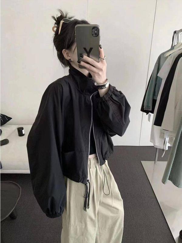 トレンチコート 女性用 オフホワイト 上品 スタンドカラー ショート丈 ドローコード 高級感 通勤用 フィット 春 軽量 アウター ジャケット