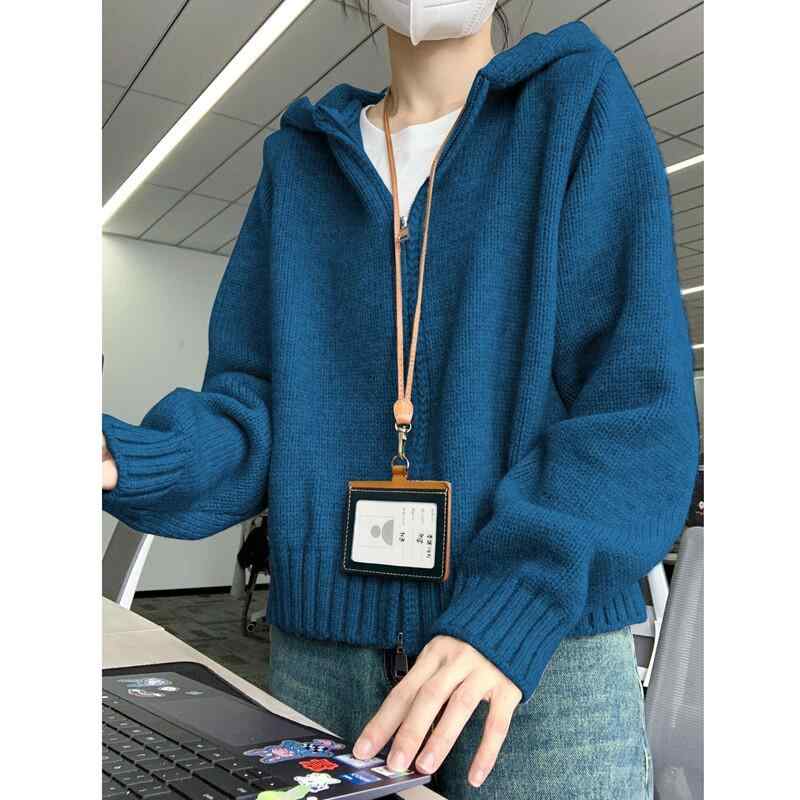 レディース 秋冬 ニット カーディガン フード付き セーター 柔らか素材 無地 厚手 トップス 普段使い 暖か 伸縮性 ゆったりシルエット・・柄: 無地・フード: フード・開閉: ジッパー・カラー展開: 緑.白.黒.赤.粉.ネイビー.クライン藍.ダークネイビー.湖藍.灰.マンゴー黄.浅藍・袖丈: 長袖・袖型: 標準・厚み: 厚手・着丈: 標準・シルエット: ストレート・サイズ展開: S.M.L.XL・対象年齢: 18-24歳