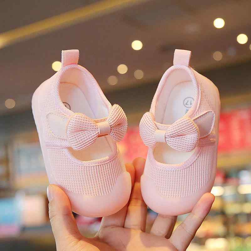 ベビー 女の子 歩き始めシューズ ソフトソール 春夏 03歳 滑り止め メッシュ 通気性 軽量 柔軟 おしゃれ プリンセス 室内外 対応 成長足 保護