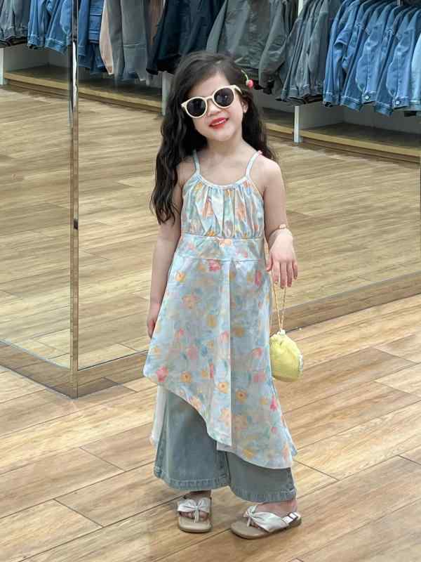 女の子 春夏 ワンピース 吊り下げ 肩紐 切り替え フラワープリント ビーチ リゾー...