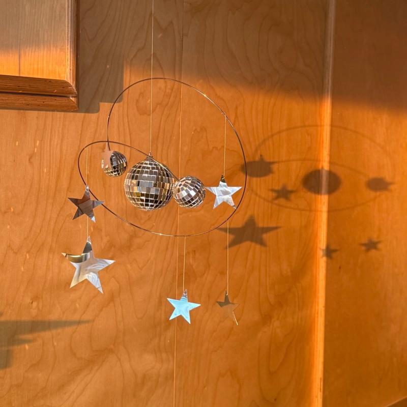 吊り飾り DIY 材料キット 星空 夜空 反射 モビール 太陽光 キャッチャー ディスコボール 風 惑星 バランス オーナメント キラキラ 光る 飾り インテリア アクセサリー