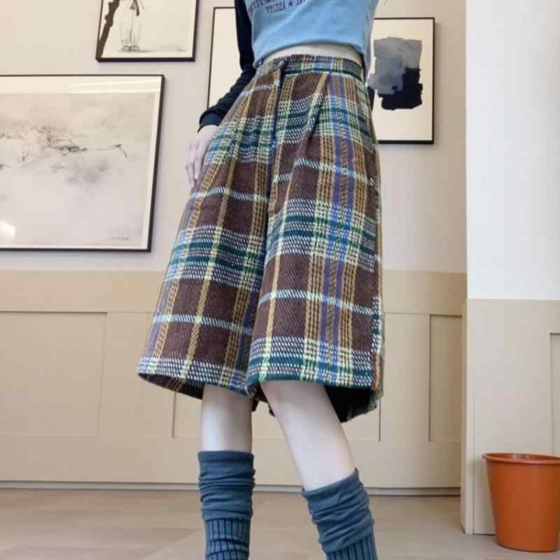 レディース ショートパンツ レトロ チェック柄 起毛 配色 高級感 エレガント 合わせやすい 膝上丈 カジュアル 普段使い 秋冬 綿混素材 軽量 伸縮性・カテゴリ: パンツ・シルエット: ゆったり型・ウエスト: ハイウエスト・丈: ロング・シーン: カジュアル・適用体型: 直線型.アップル型.アワーグラス型.ペア型.ストレート型.インバーテッドトライアングル型・適用年齢: 30-34歳・セット: 単品・厚み: 普通・サイズ展開: S.M.L.XL.2XL.3XL.4XL・カラー展開: カーキ