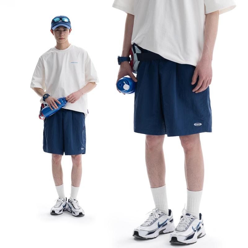 ショートパンツ メンズ レディース 軽量 薄手 接触冷感 無地 コーディネート自在 アウトドア スポーツ カジュアル 膝上丈 普段使い 伸縮性 通気性・カテゴリ: カジュアルパンツ・スタイル: 青春カジュアル・主な素材: ナイロン100%・シルエット: ゆったり・ウエスト: ゴム・丈: 5分丈・サイズ展開: S.M.L.XL・裾: ストレート・厚み: 普通・カラー展開: 黒.青.白灰・対象: ・着用シーン: 日常
