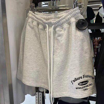 ショートパンツ レディース 短パン 半ズボン ボトムス スウェット 綿 コットン 100% 刺しゅう入り ロゴ 英字 英単語 部屋着 ルームウェア ワンマイルウェア 普段使い お出かけ 散歩 スポーツ ジョギング ヨガ ジム フィットネス リラックス ウ