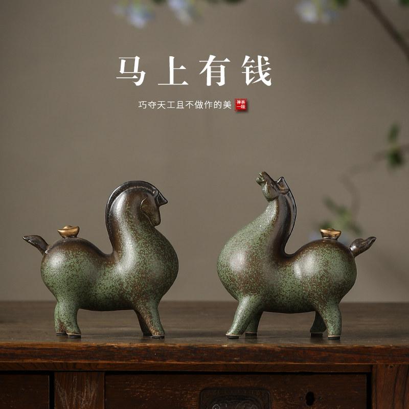 置物 馬 陶器 中国風 ラッキーアイテム インテリア デスクトップ 動物 フィギュア 縁起物 伝統 装飾 書斎 オフィス リビング