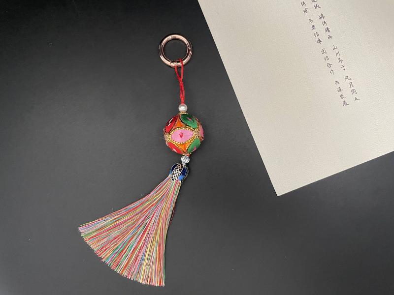 つづれ球 飾り 球形 民族風 インテリア 小型 2cm 伝統工芸 手工芸 装飾品 部屋飾り ギフト向け 文化アイテム