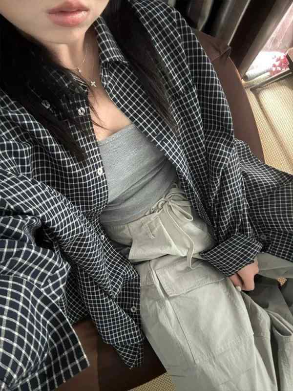樂天商城 - ブラウス レディース 長袖 シャツ トップス 秋夏 チェック柄 ターンカラ 薄手 韓国 ゆったり ルーズフィット 軽量 綿混 ブラック ベージュ グレー 日常使い 秋冬 春夏 通勤 外出 カジュアル レイヤード