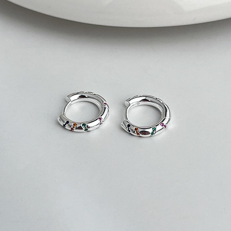 Cubic Zirconia - イヤリング 女性用 シルバー 復古 デザイン 百搭 耳飾り シンプル 素環 耳輪 基本款 耳アクセサリー 軽量 普段使い シルバーアクセント ファッション アクセント 日常使い ジュエリー