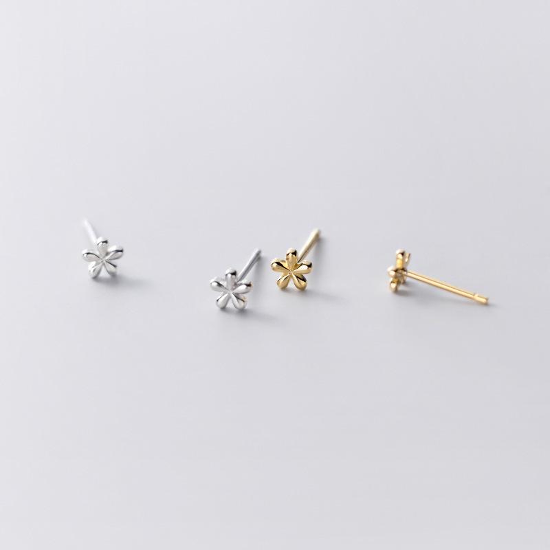 Cubic Zirconia - イヤリング 女性用 韓国 シンプル 小型 光沢 花柄 甘め 気品 芸術的 シルバー 925 アクセサリー かわいい 軽量 普段使い