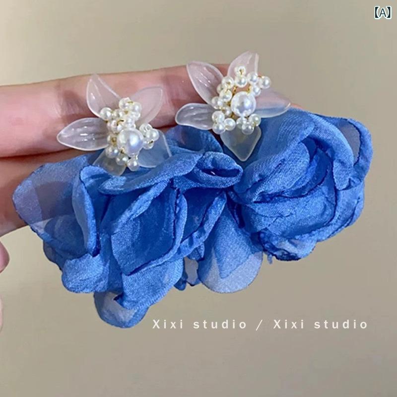 Coral - フラワーピアス 女性用 海辺 リゾート 花モチーフ 耳飾り 気質 かわいい 百搭 アクセサリー 軽量 ゴールド加工 シンプル 夏 バリエーション