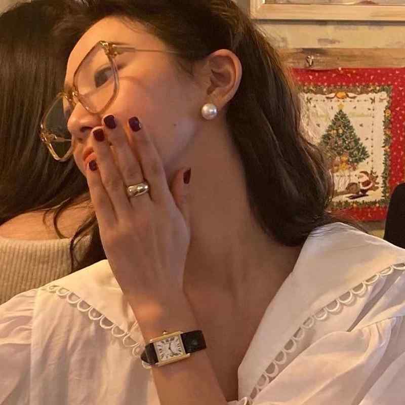 樂天商城 - イヤリング 女性用 韓国 気質 ファッション 耳飾り 真珠 デザイン シンプル 華奢 ゴールド シルバー 普段使い デイリー アクセサリー 軽量 華やか