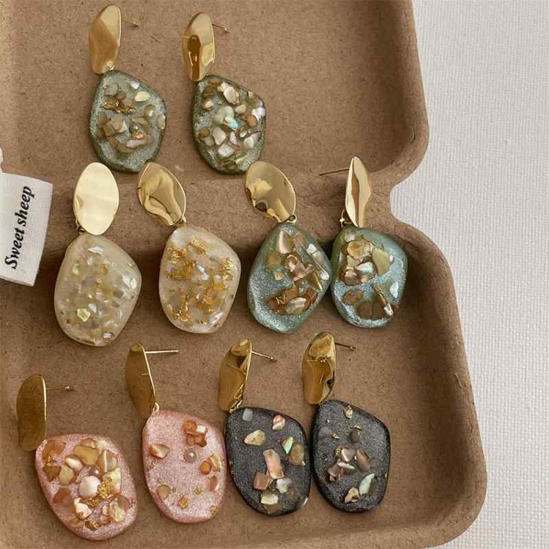 玫瑰榴石 - イヤリング 女性用 かわいい 優しい 軽量 ビンテージ シェル 金箔 フラグメント 不規則 透明 輝き 耳飾り アクセサリー 華奢 デザイン ゴールド ピンク シルバー 普段使い 通勤用