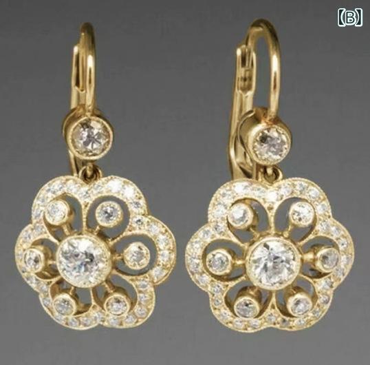 リバーパディのピアス イヤリング 女性用 ファッション ジルコニア 装飾 二色 空洞 花柄 ドロップ型 揺れる かわいい 軽量 アクセサリー 日常使い 華やか｜アングル3