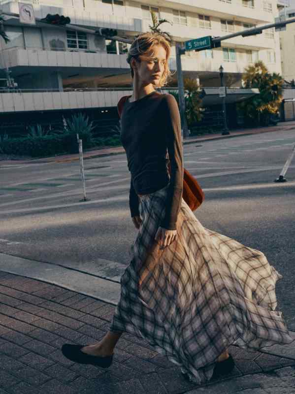 乐天商城 - スカート メンズ 女装 フレンチスタイル カジュアル 軽量 垂感 フレア ブラウン チェック柄 ミドル丈 膝下丈 ハーフ丈 プリーツ コットン混 ポリエステル 伸縮性 通勤用 普段使い 秋冬 デイリーウェア