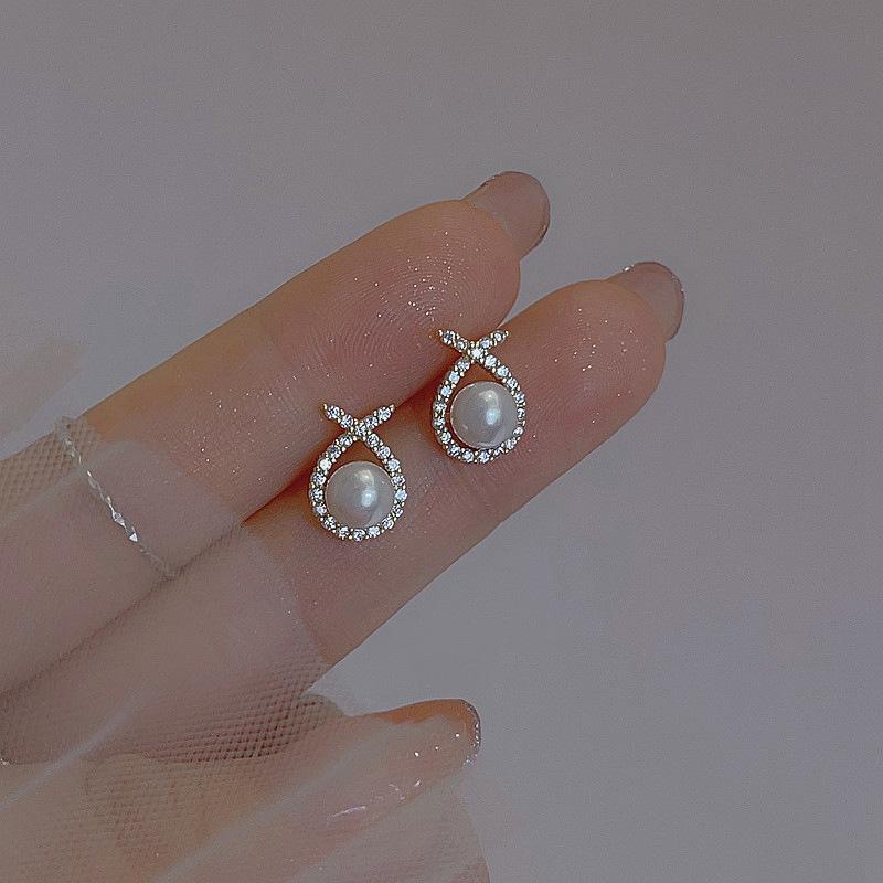 Rubellite - イヤリング 女性用 復古 港 高級感 軽量 イヤーアクセサリー 珍珠 デザイン 交差 ジルコニア インセット クラシック スタイル ファッション ジュエリー