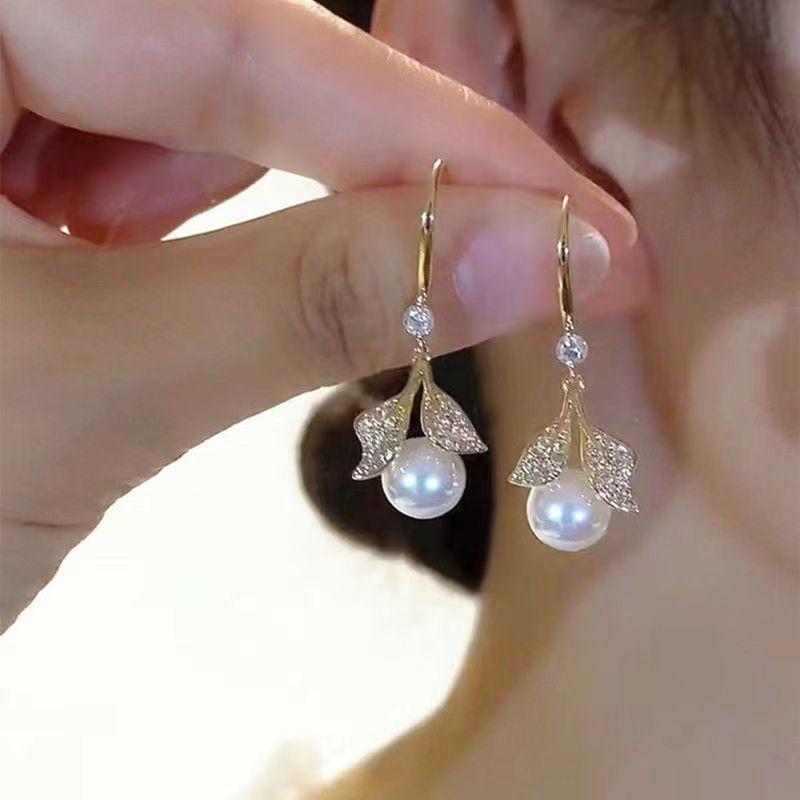 ピアス イヤリング 女性用 韓国 葉っぱ モチーフ パール 装飾 ジルコニア アクセサ...