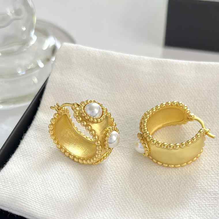 ピアス 女性用 片側 真珠 インサート ゴールド ヴィンテージ メッキ イヤーカフ 耳飾り 華やか スタイリッシュ 普段使い ゴールドカラー 秋冬
