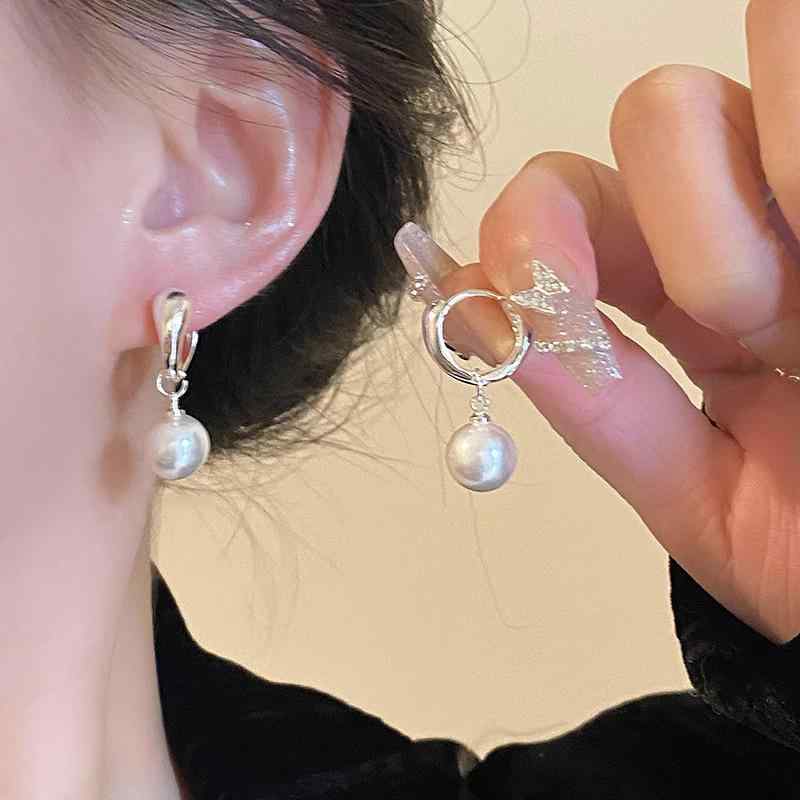 乐天商城 - ピアス イヤリング 女性用 ヴィンテージ 軽量 水滴 パール 耳飾り アクセサリー かわいい 繊細 高級感 ユニーク ゴールド加工 普段使い シンプル シルバー 秋冬