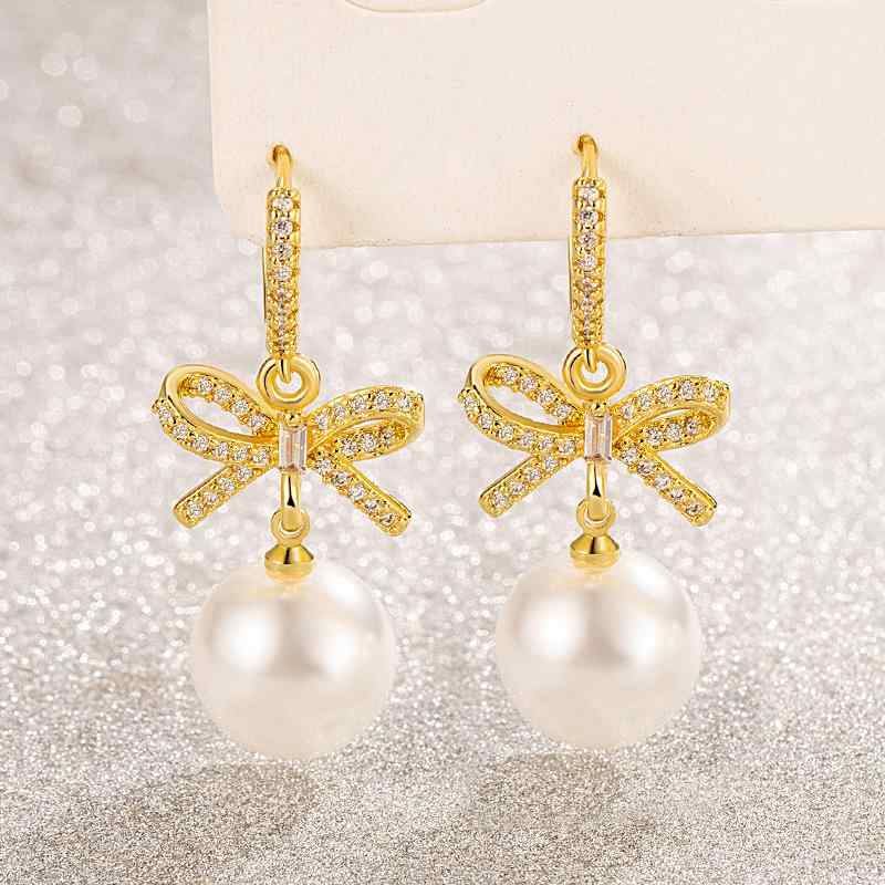 Cubic Zirconia - イヤリング 女性用 蝶結び 真珠 耳飾り 秋冬 軽量 高級感 気質 絶美 かわいい アクセサリー ファッション シルバー ゴールド 華やか デリケート 日常使い ギフト 秋冬コーデ 耳元アクセント 繊細デザイン スタイリッシュ モード