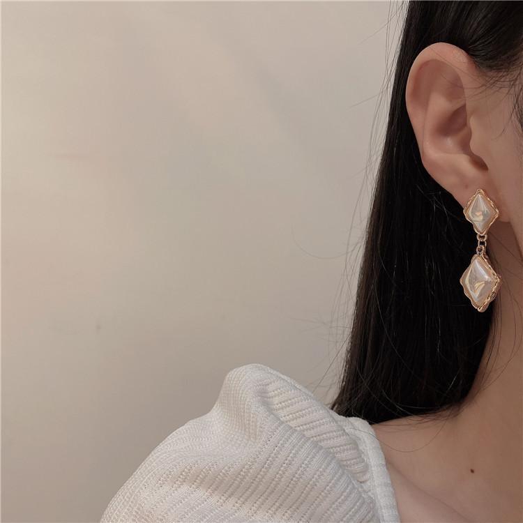 Lime - イヤリング 女性用 韓国 高級感 気品 復古 菱形 輝く カラフル 真珠 フレンチ エレガント 大気 S925 シルバー 針 耳飾り ファッション アクセサリー 華やか 日常使い 軽量 繊細 デザイン ピンク系 ゴールド系