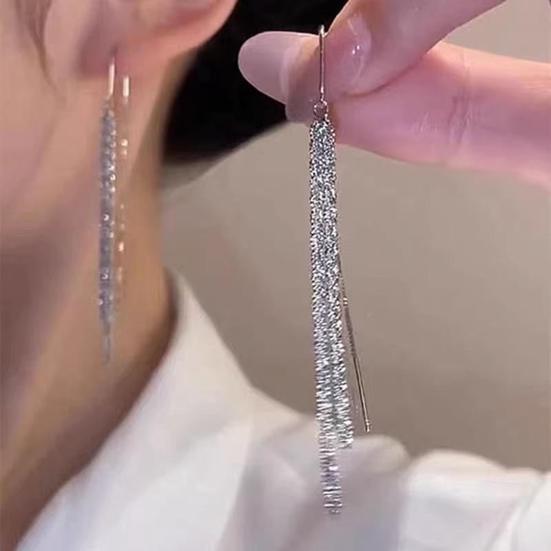 Rubellite - イヤリング 女性用 流すデザイン キラキラ スタースタイル 軽量 気質 高級感 百搭 普段使い 小众 ファッション 独特 アクセサリー シルバー ゴールド 春夏 秋冬 通勤 デート