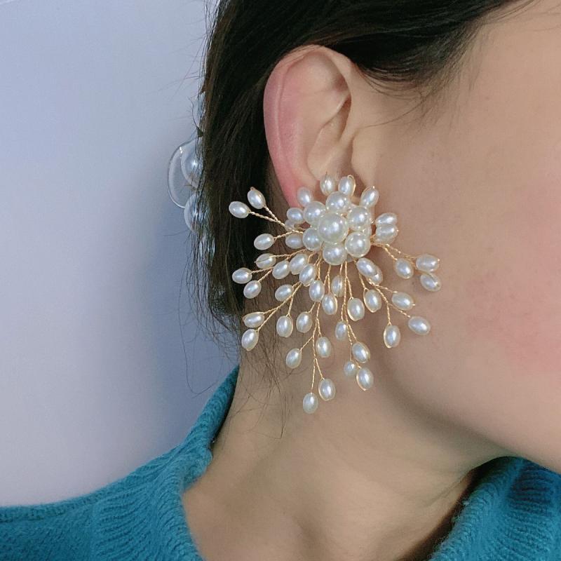 Opal - イヤリング 女性用 復古 誇張パール 花火デザイン 気質 高級感 クールスタイル 顔型補正 礼服 コーディネート 軽量 華やか ビッグシルエット シルバー アクセサリー
