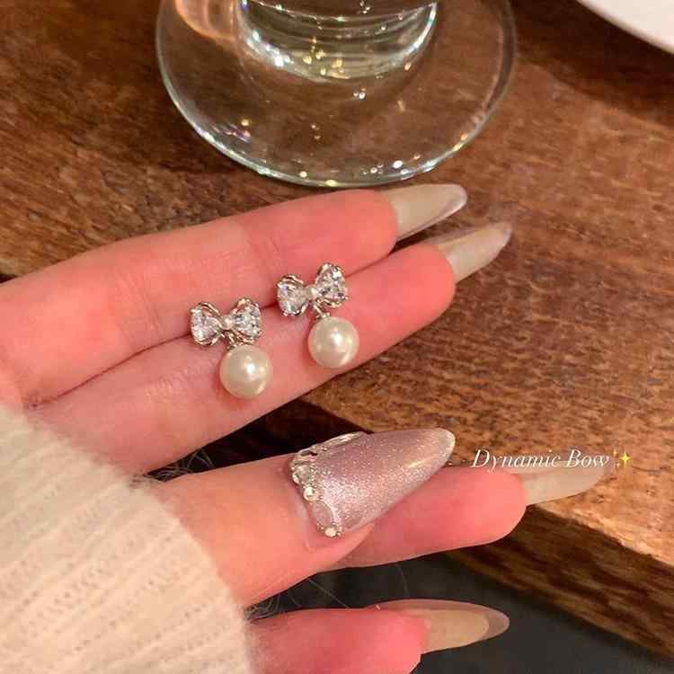 イヤリング 女性用 軽量 高級感 秋�