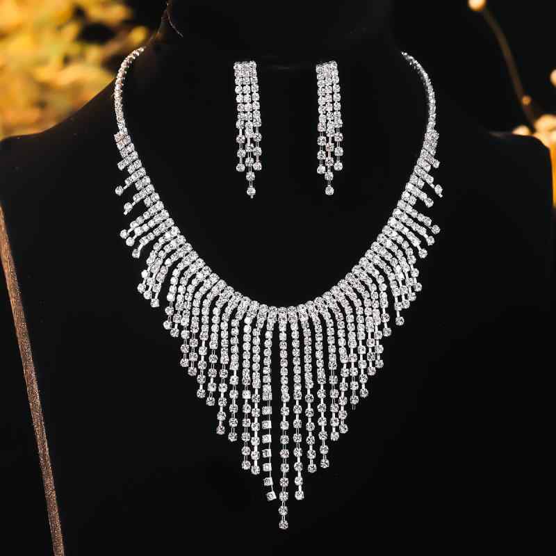 Wedding Jewelry Set: Luxurious and Elegant, Sparkling Crystal Necklace and Earrings (2-piece set), Formal Accessories, Bridal Ornaments, Sparkling Design, Wedding Coordination, Simple and Luxurious Style