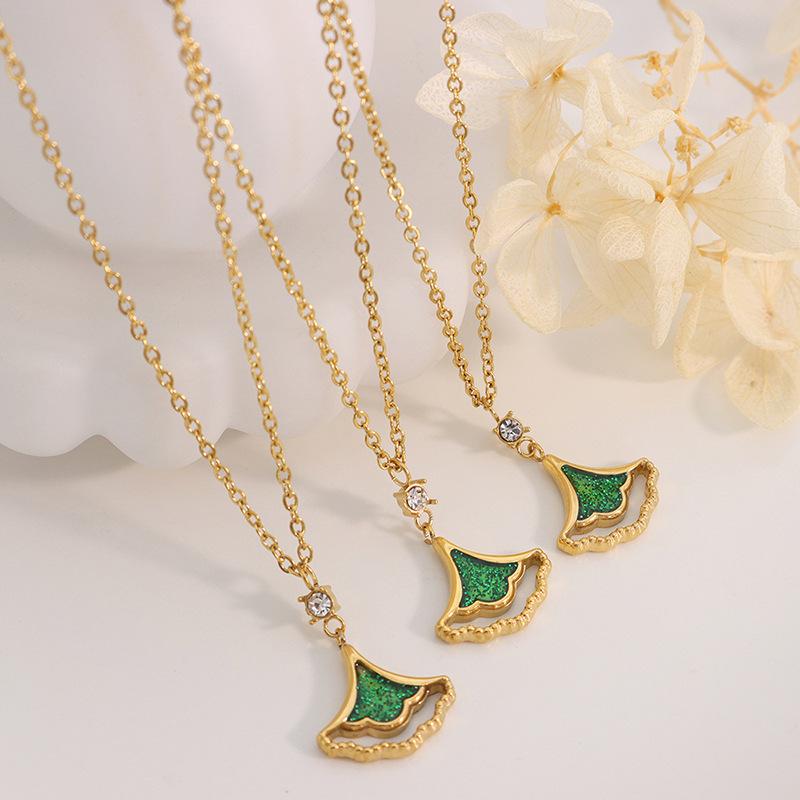 Rubellite - ネックレス イヤリング セット タイ ベトナム ファッション グリーン レーザー加工 フラッシュ ジルコニア 銀杏葉 個性派 葉モチーフ アクセサリー キラキラ 輝き 緑色 スタイリッシュ ジュエリー ペアセット