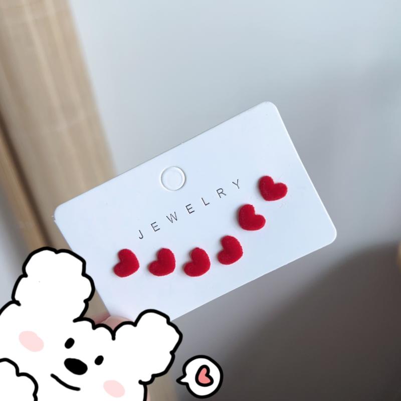 乐天商城 - ピアス イヤリング 女性用 赤 ベルベット カメリア ハート モチーフ アレルギー対応 中国 プラスチック 華やか かわいい 普段使い 軽量 アクセサリー