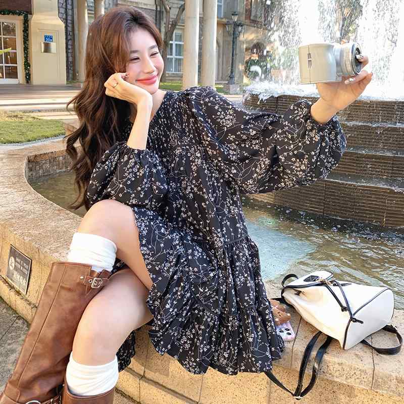 乐天商城 - ワンピース ミニ丈 ブラック 花柄 女性用 春夏 ロングスリーブ ミニ丈 かわいい 清楚 フレッシュ 軽量 コットン 膝丈 フレア スカート ギャザー 袖 ドルマンスリーブ ガーリー フェミニン デイリー 春 夏 花柄プリント 黒基調 柔らかい素材 日常