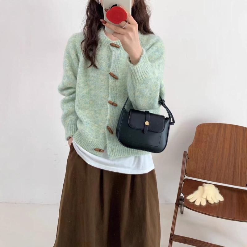 ニット カーディガン 女性用 秋冬 丸首 ウッドボタン ゆったり ソフト 汎用 セーター アウター 暖か コットン混 ロング丈 レイヤード スタイル