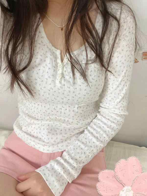 樂天商城 - レディース トップス Uネック 小花柄 ボタン 正肩 長袖 Tシャツ 秋 修身 スリム ゆったり フィット コットン 混 接触冷感 吸湿速乾 レイヤード インナー ブラウス カットソー ニットトップス カジュアル 普段使い 通勤用 アウトドア 軽量 伸縮