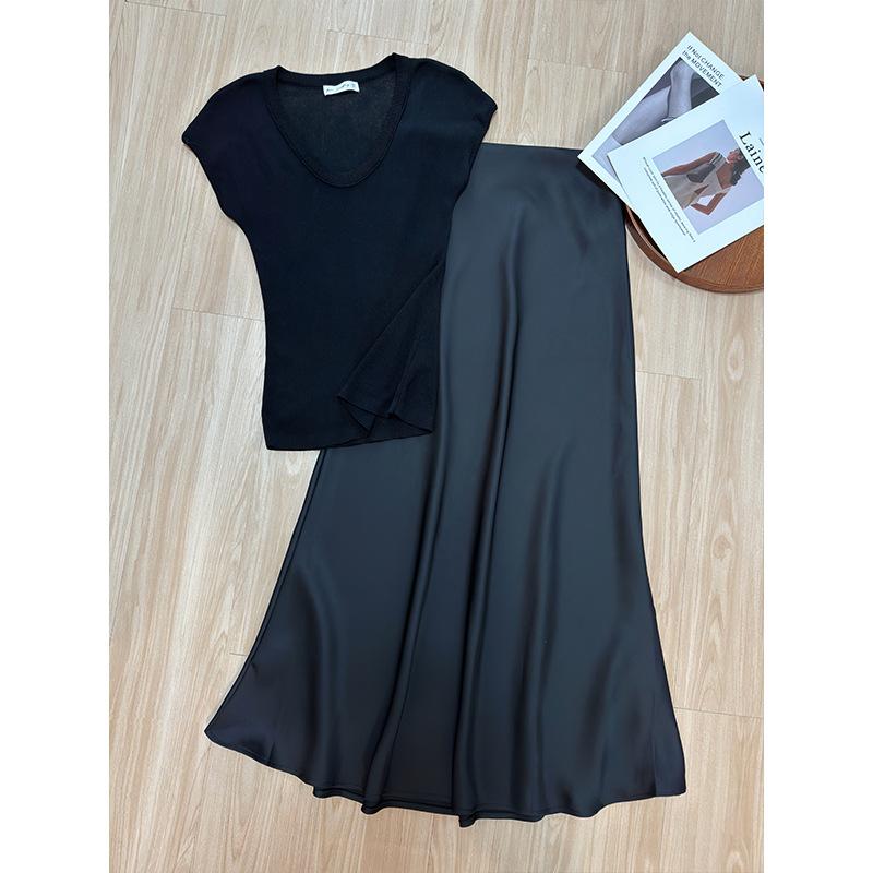Rakuten - レディース ニットトップス 半袖Tシャツ 女性用 気質修身 スタイリッシュ インナーシャツ 上衣 コットン混 軽量 通気性 春夏 ベーシックスタイル ブラック ホワイト カラー展開 伸縮性 普段使い 外出着