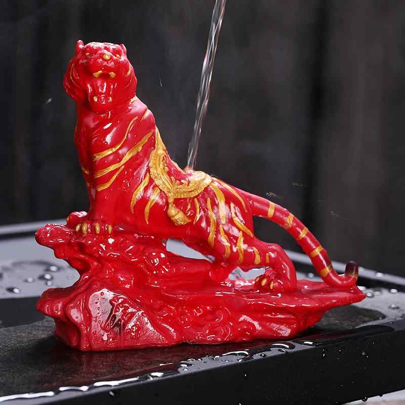 置物 虎 動物 樹脂製 変色 ティーペット 茶玩 デスク 飾り物 卓上 インテリア アクセサリー 茶道 茶道具 茶台用 フィギュア マスコット ミニチュア 縁起物 水 グッズ 室内 贈り物 玄関 庭 雑貨 コレクション 癒し 観賞用 オブジェ アート