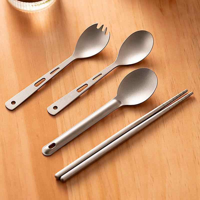 Rakuten - チタン キャンプ 食器 セット 箸 スプーン 軽量 旅行用 アウトドア ピクニック 一人用 耐久性 ポータブル 野外用 コンパクト ステンレスフリー 機能的 日常使い