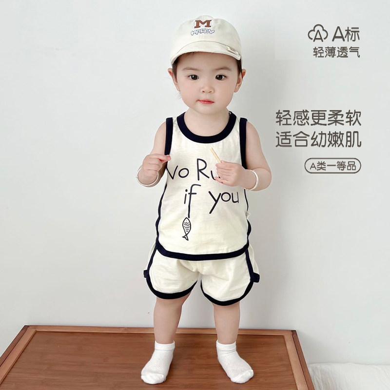ベビー服 男の子 1歳 夏用 薄手 タンクトップ セット 綿 コットン スポーツ スタイル 軽量 素材 通気性 吸湿速乾 柔らかい 肌触り 快適 機能性 日常使い 遊び着・スタイル: カジュアル・主な素材: 綿100%・タイプ: 分体セット・袖丈: 無袖・着脱: プルオーバー・対象: 男女・サイズ展開: 73cm,80cm,90cm,100cm,110cm・カラー展開: 米白色小熊,米白色小魚,紺色小熊,紺色小魚