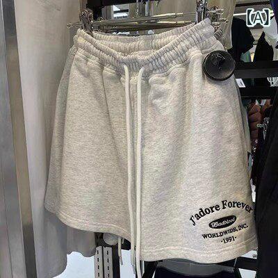 リバーパディのショートパンツ レディース 短パン 半ズボン ボトムス スウェット 綿 コットン 100% 刺しゅう入り ロゴ 英字 英単語 部屋着 ルームウェア ワンマイルウェア 普段使い お出かけ 散歩 スポーツ ジョギング ヨガ ジム フィットネス リラックス ウ｜アングル2