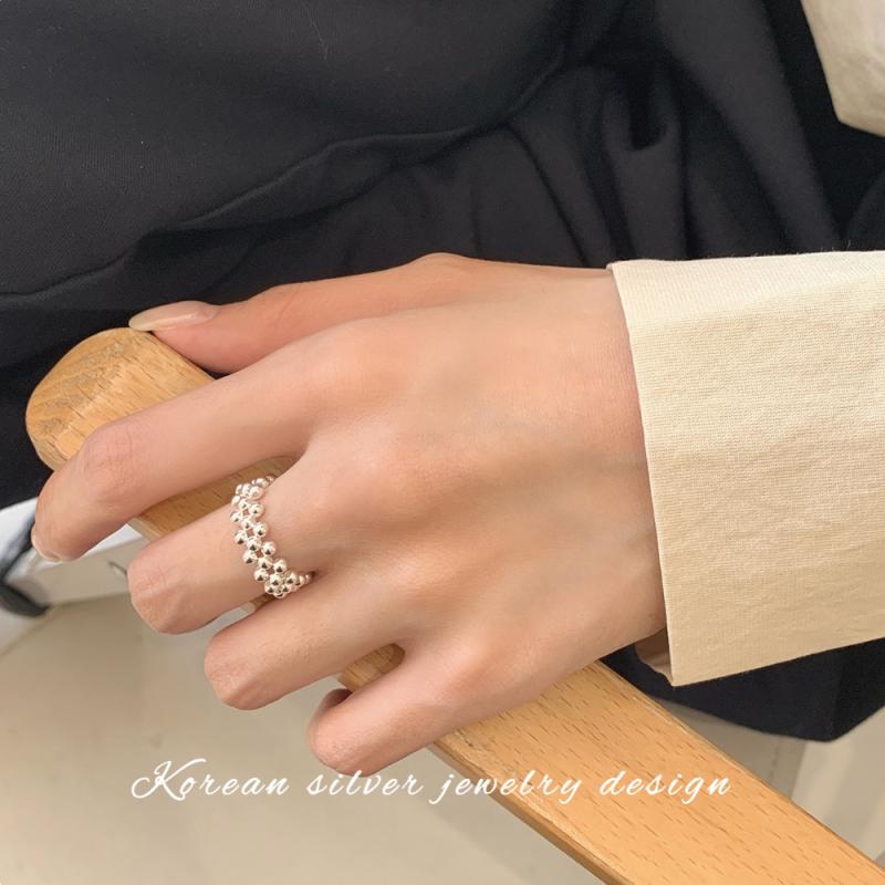 指輪 女性用 シルバー 銀 多層 切り替え 丸型 ファッション シンプル ミニマム リング 軽量 高級感 オープン 調整可能 手元飾り アクセサリー 日常使い 細身 洗練 ジュエリー