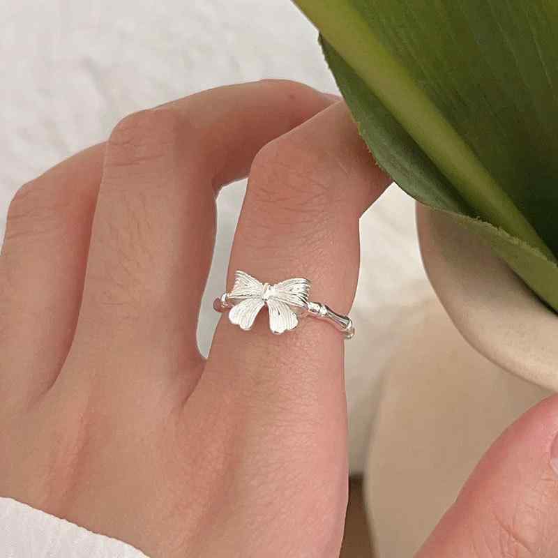 指輪 女性用 S925 銀 蝶結き 森ガール ファッション リング 高級感 かわいい シンプル シルバー アクセサリー 普段使い 軽量 細身 日常使い 華奢 モダン スタイリッシュ