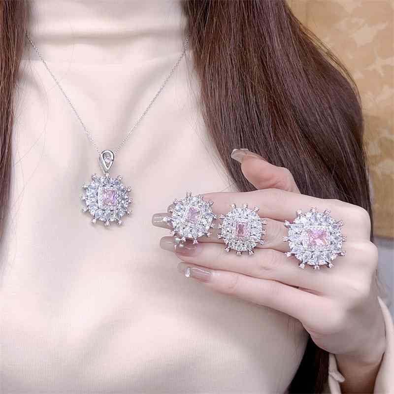 Women's Jewelry Set: Luxurious, Sparkling Zirconia Necklace and Ring Set - Fashionable, Unique, Versatile, Silver and Gold Chain Rings - Perfect for Everyday Wear, Elegant and Stylish.
