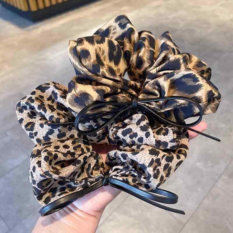 乐天商城 - ヘアアクセサリー 秋冬 ヒョウ柄 大きめ 腸発圈 かわいい バタフライ ボウ ヘアゴム 高級感 ヘアリボン 高弾力 ポニーテール ヘアバンド 伸縮性 ヘアピン 秋冬ファッション アクセサリー ヘアスタイル アクティブ 日常使い 柔軟素材 スタイリッシュ