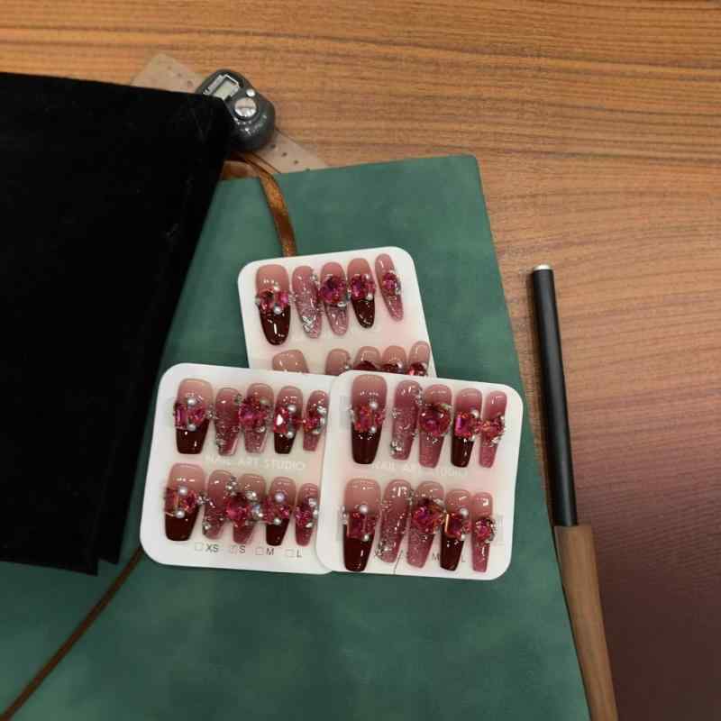 Nail - ネイルシール 秋冬 爆闪 猫眼 ワインカラー 手作り 着脱可能 輝き 東洋 手持ち 白肌映え 新年 パーティー用 ジェル キラキラ ネイルアート ステッカー 女性用 爪用 デコレーション アクセサリー 光沢 ファッション 季節限定 華やか デザイン